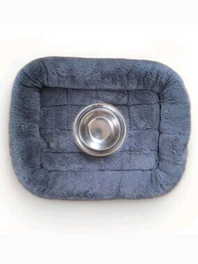 SMALL PET BED + DISH BUNDLE  EXCELLENT CONDITION